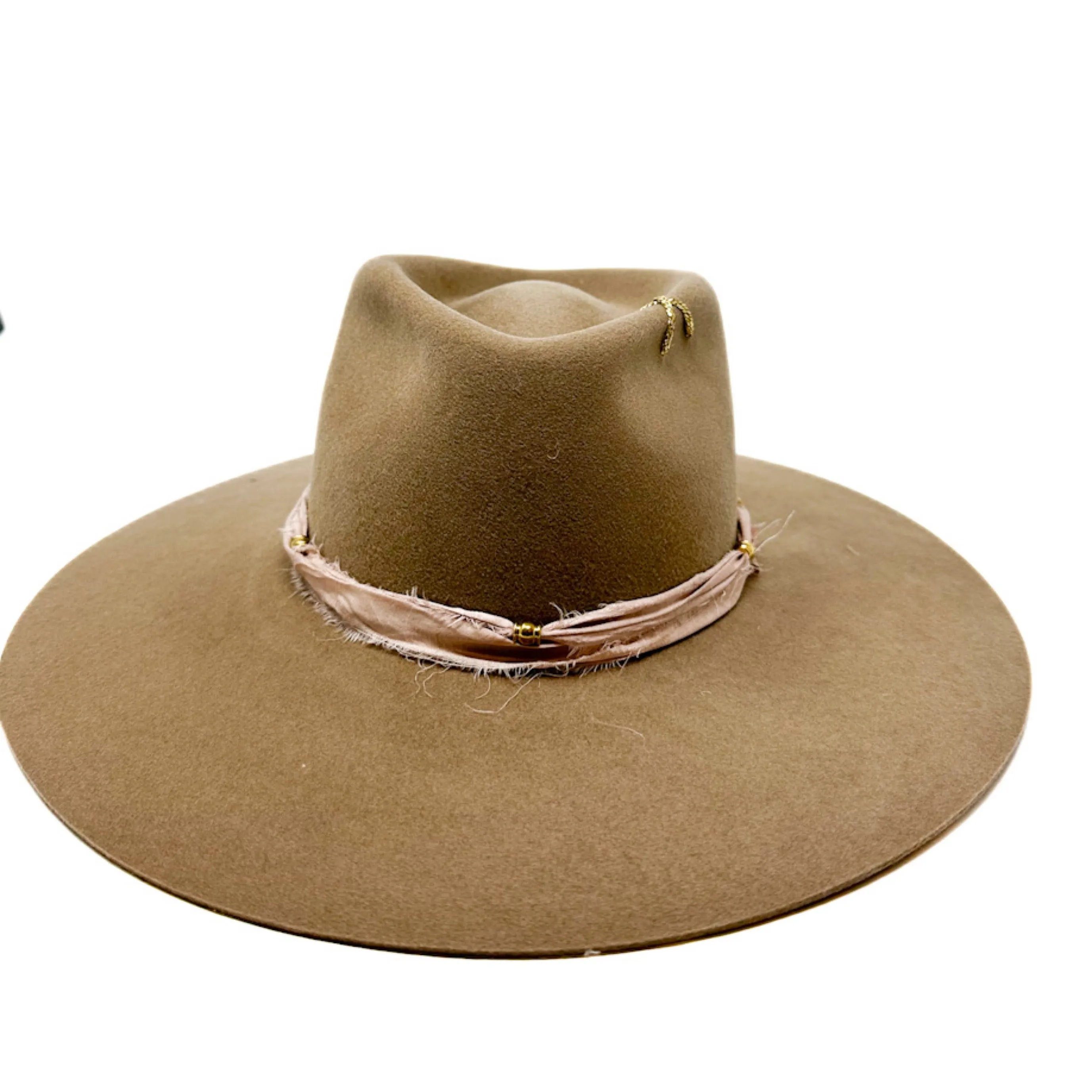 Montana fedora in color putty with painted cactus